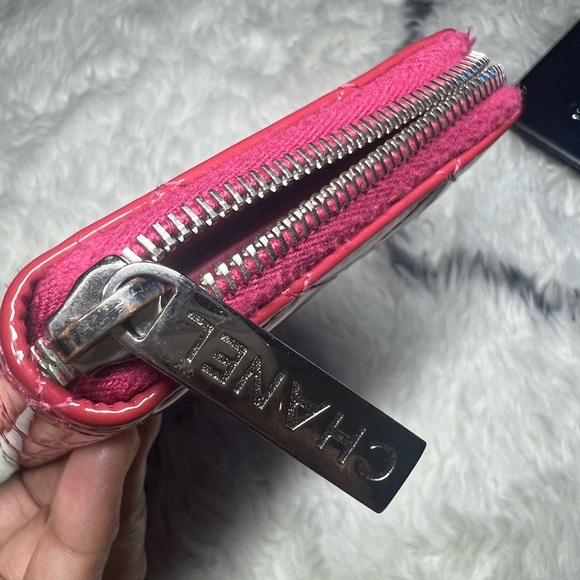 🛑 S O L D 🛑 Chanel Zippy Wallet in Patent Leather - Picture 3 of 9